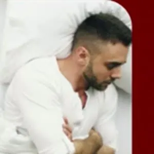 Él se da la vuelta con la duda